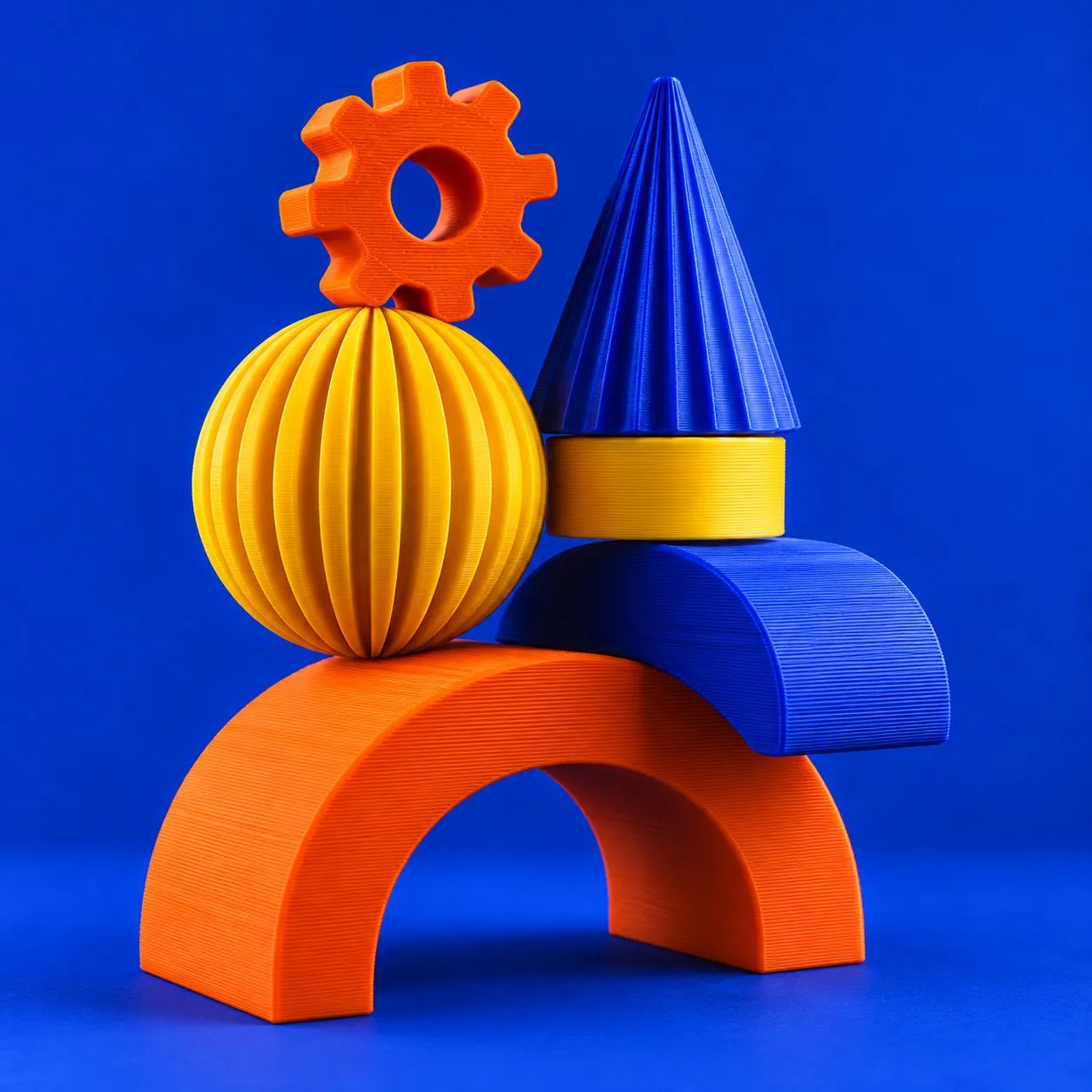 Composição de peças coloridas impressas em 3D: engrenagem, cone e arco